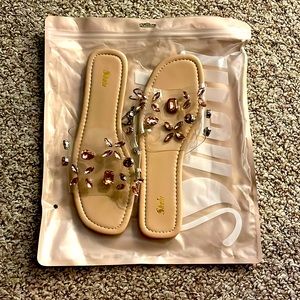 Brand new, never worn sandles . Perfect for beach